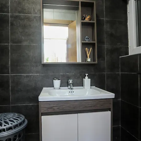 Гостевой дом Modern Bedroom With Own Bathroom And Balcony Area St Julians - 3 Mins Seafront - Shared Common Area Сент Джулианс