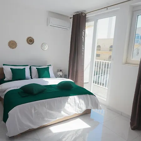 Modern Bedroom With Own Bathroom And Balcony Area St Julians - 3 Mins Seafront - Shared Common Area Гостевой дом 3*